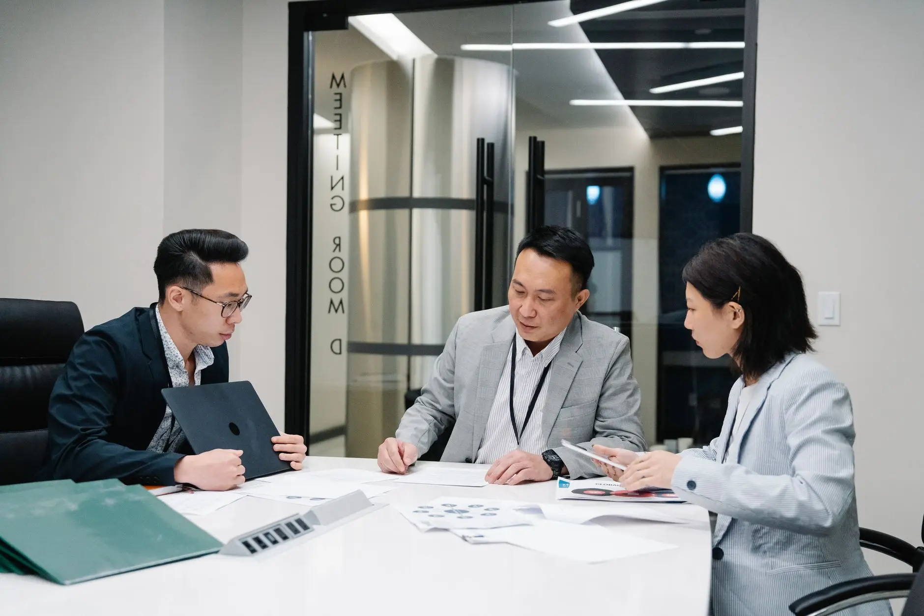 2025年消费市场洞察报告：数据驱动品牌竞争策略新范式