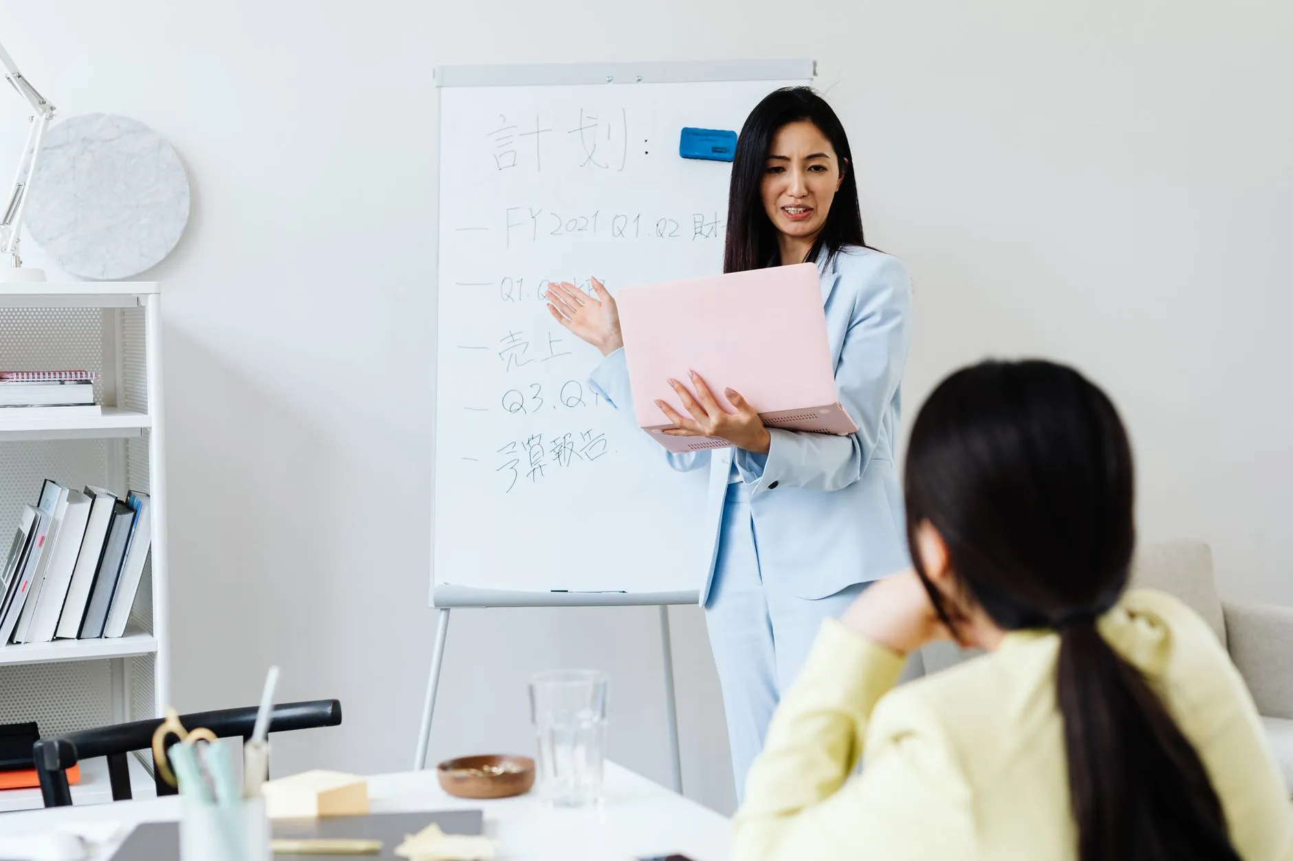 基于大数据的消费者洞察报告解读：竞争策略与渠道效能分析