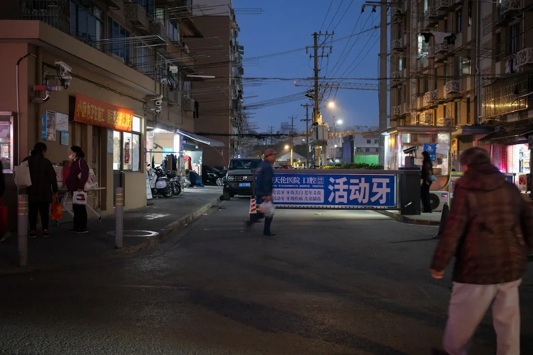 消费洞察报告如何赋能品牌竞争策略分析：从数据到决策的路径