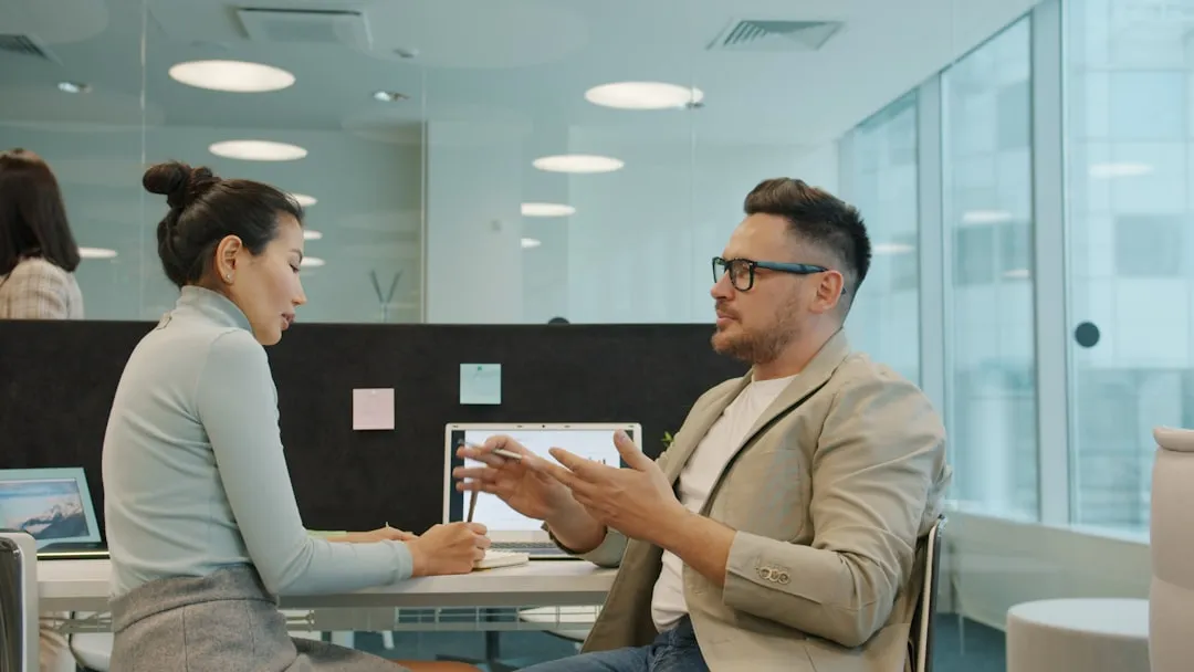 基于消费者洞察报告的竞品策略分析框架详解